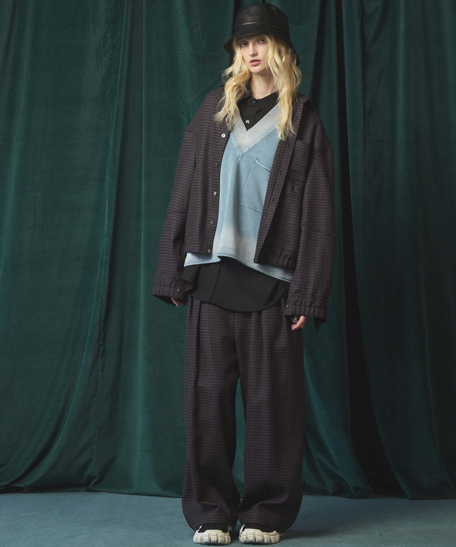 Gradation Short Length Prime-Over V-Neck Knit Pullover