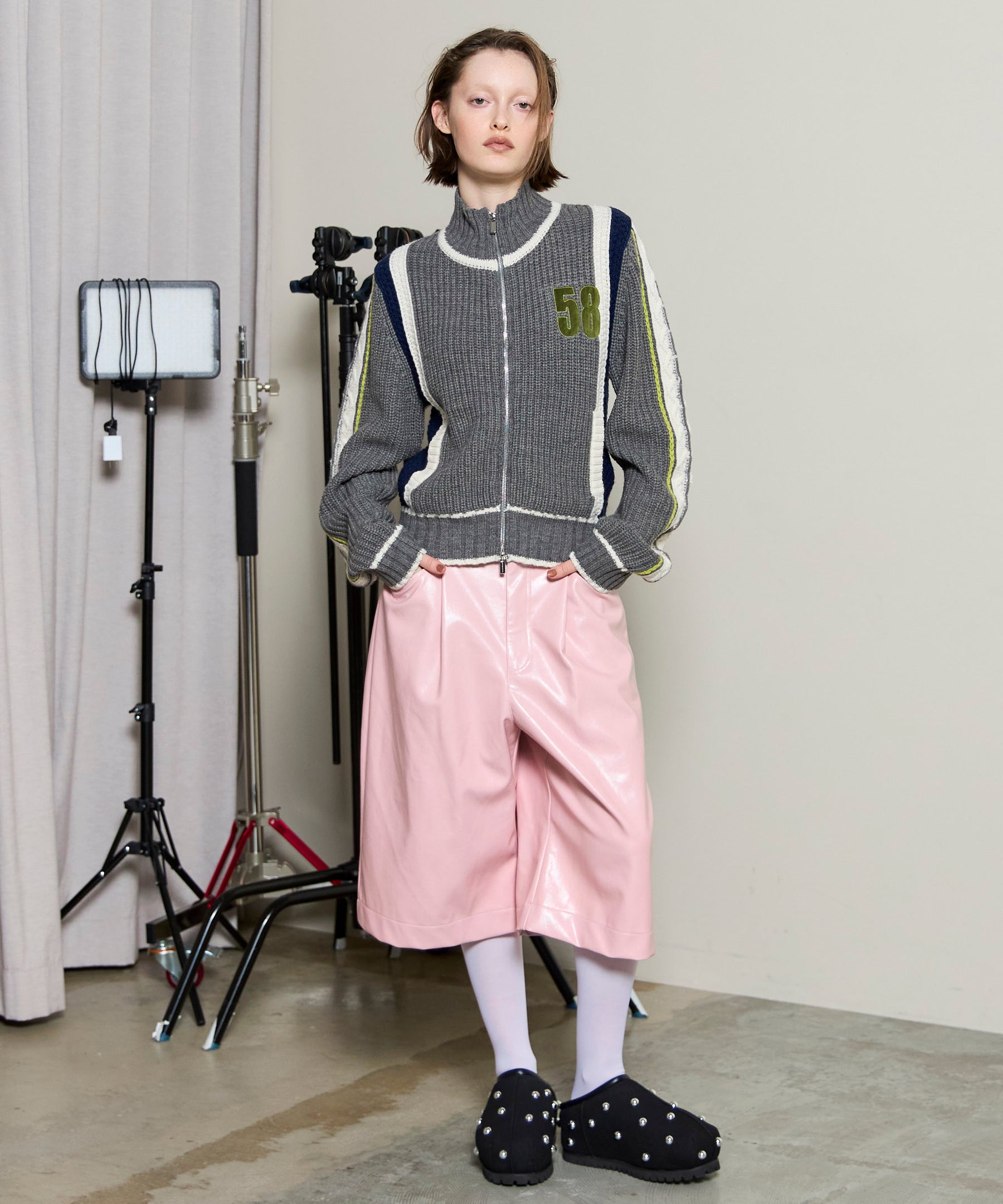 [25winter preoder] 숫자가 높은 넥 지퍼 니트 탑