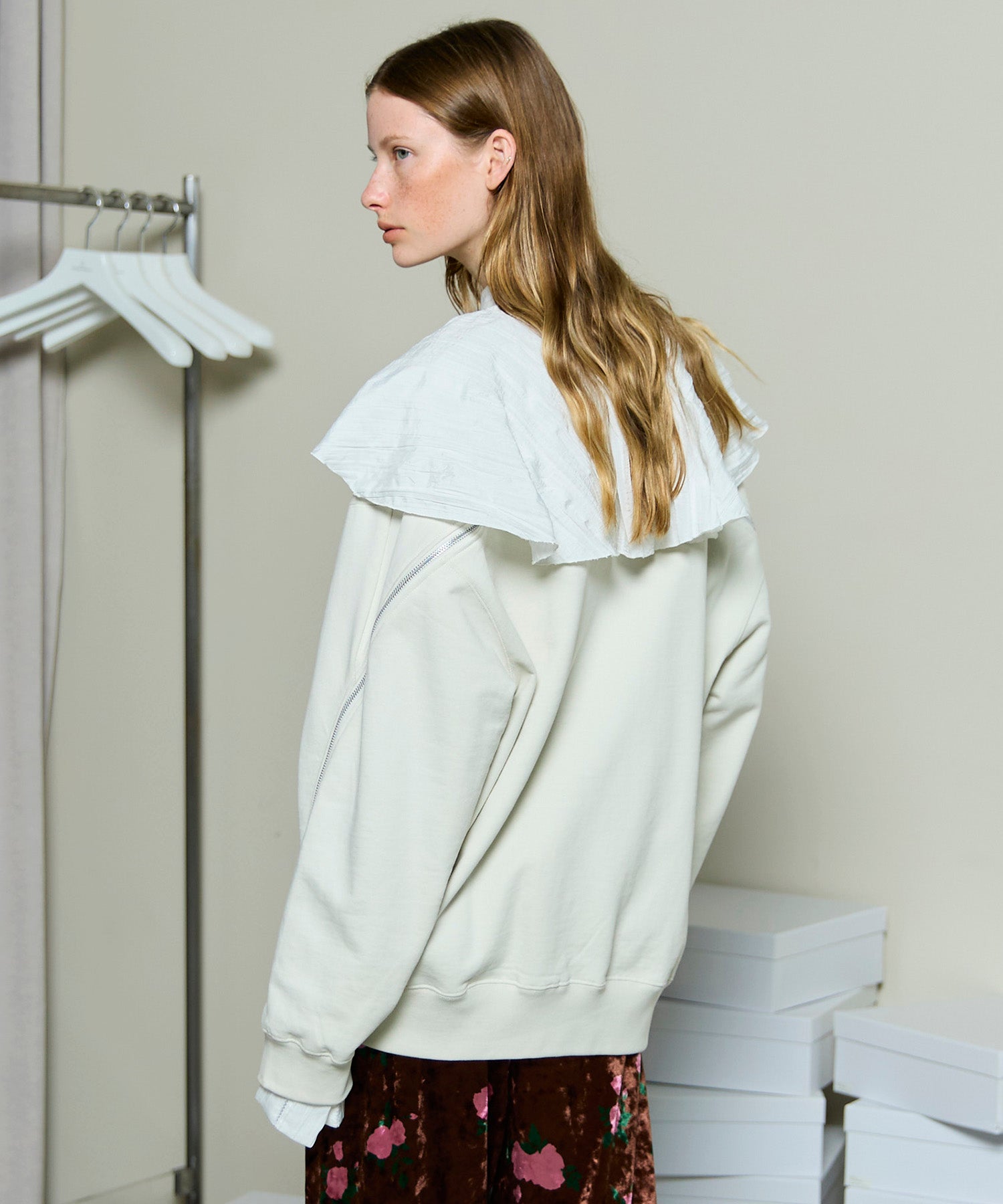 メゾンスペシャル　24AWカンパニーハーフジップスウェット　白黒 Company Print Half Zip Sweatshirt/カンパニーハーフジップ