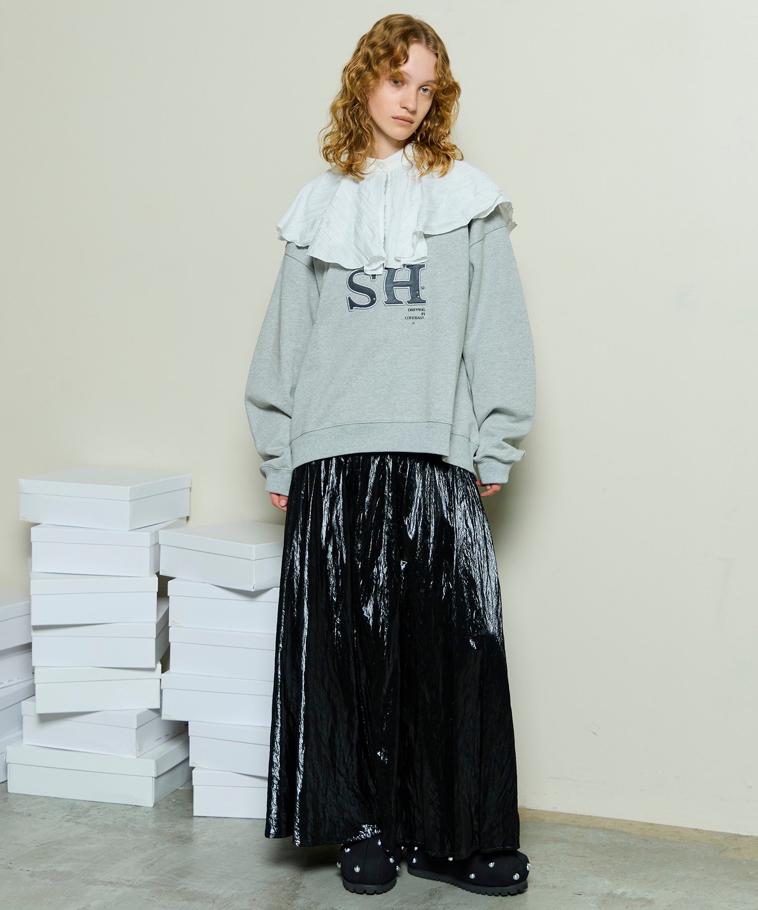 25WINTER PRE-ORDER】CLASH Logo Stud Sweatshirt