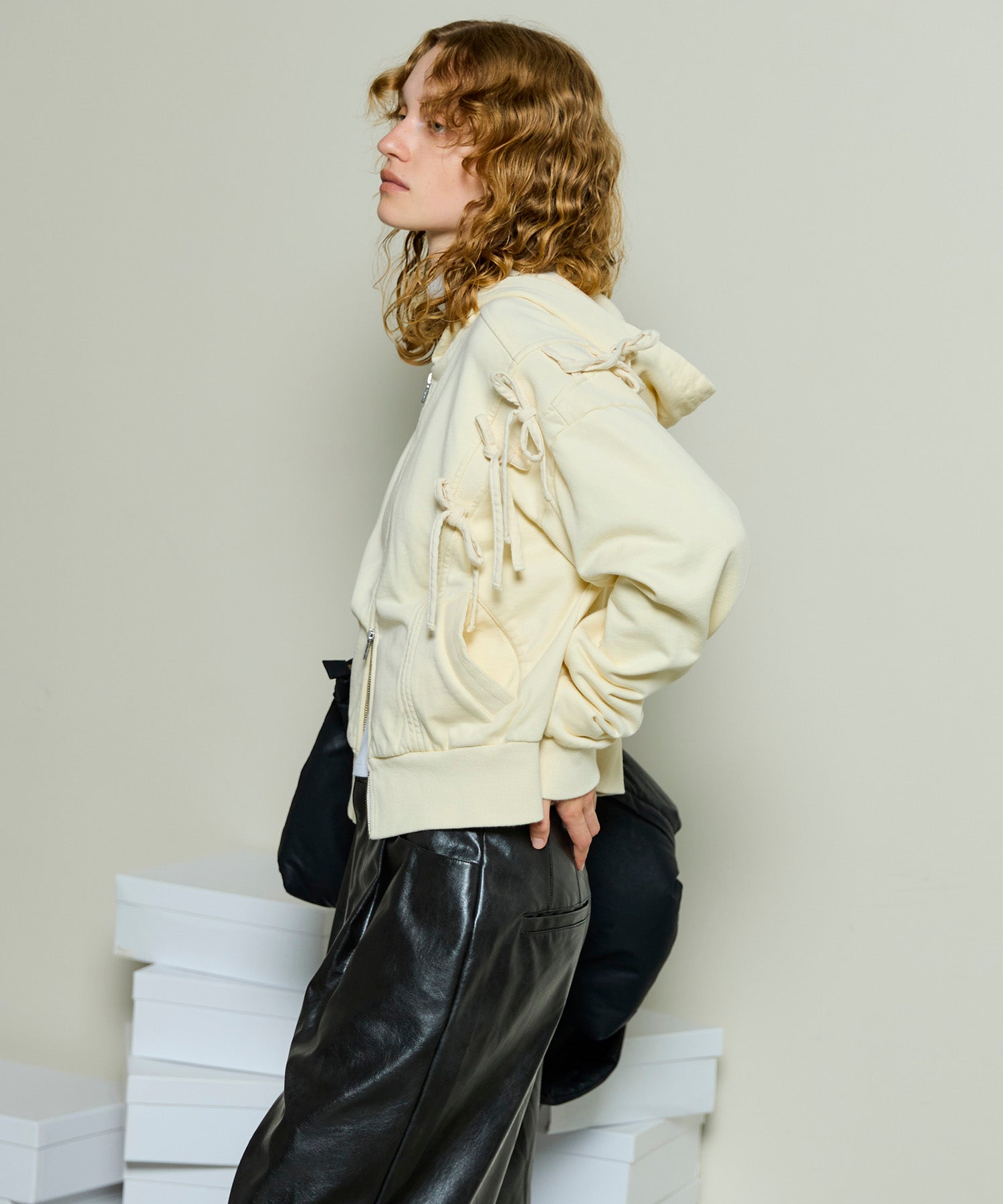 [25 윈터 선주문] 어깨 리본 까마귀