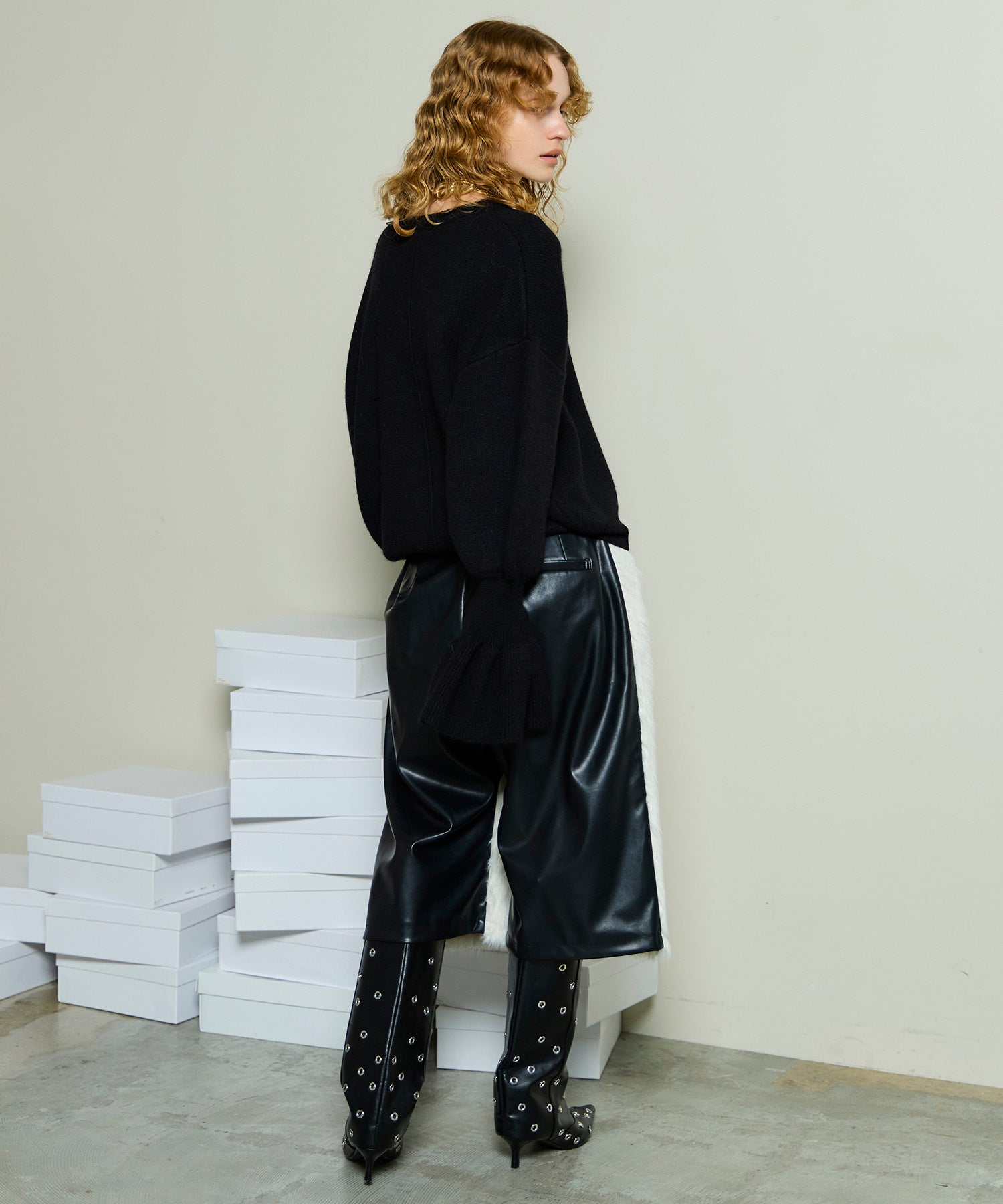 [25WINTER PRE-ORDER] Leather And Fur Combination Shorts