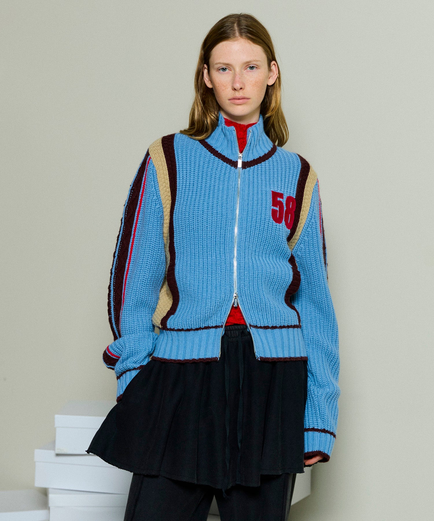 [25winter preoder] 숫자가 높은 넥 지퍼 니트 탑