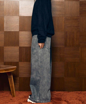 宽阔的牛仔布宽松裤子
