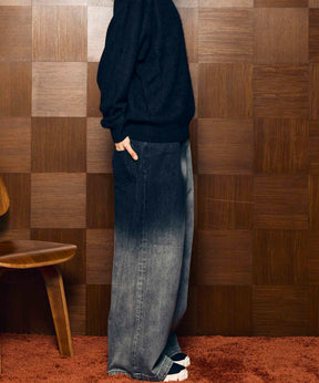 宽阔的牛仔布宽松裤子