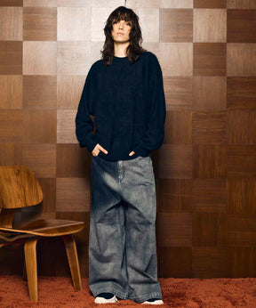 宽阔的牛仔布宽松裤子