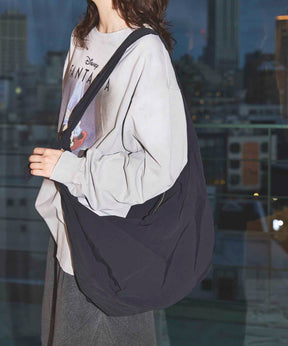 konbu尼龍肩“香蕉”袋