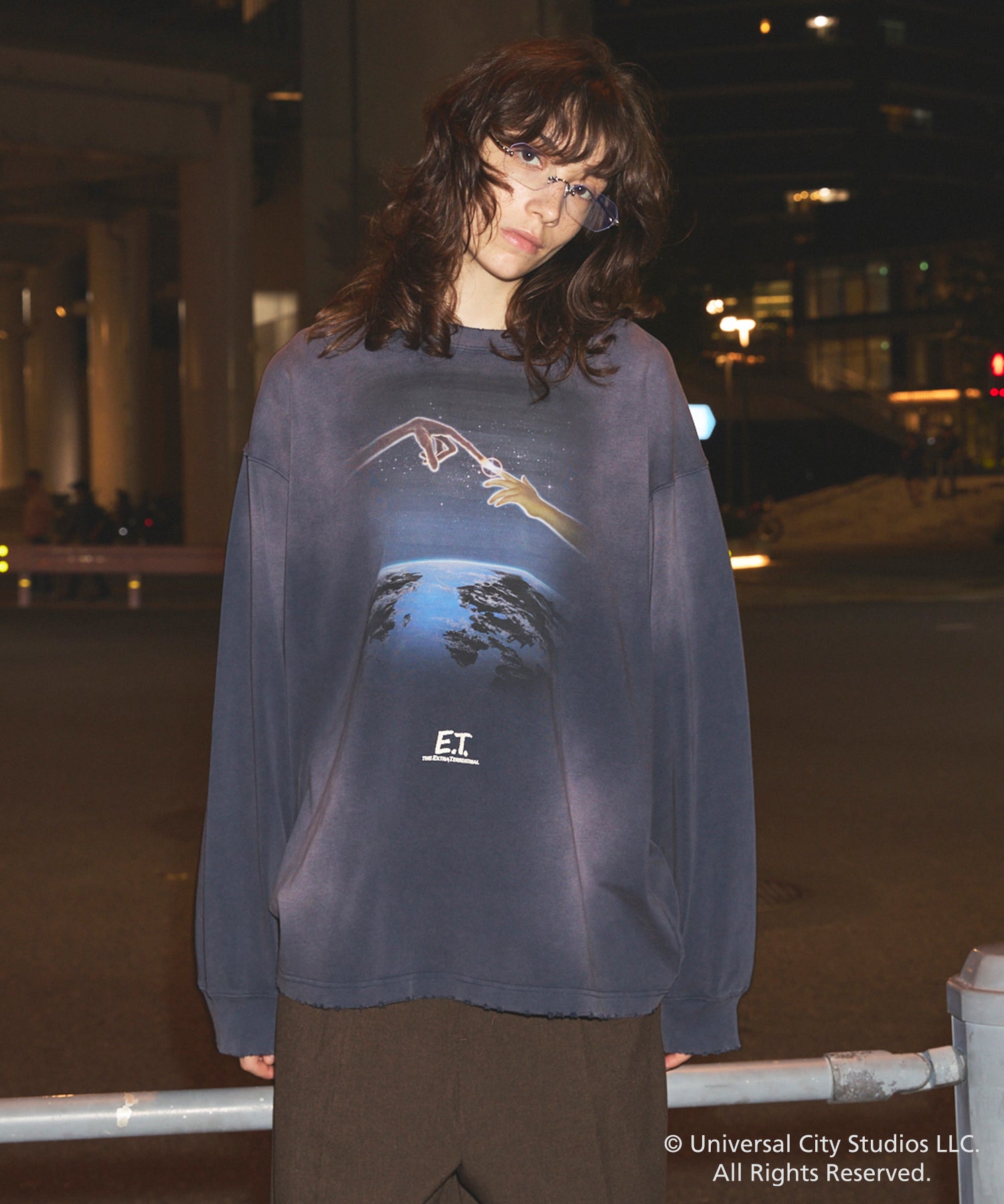 【MOVIE SERIES】「E.T.」- Finger - Prime-Over Crew Neck  Long Sleeve T-Shirt