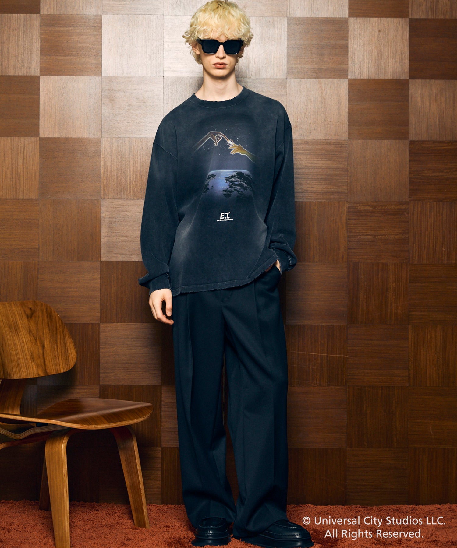 【MOVIE SERIES】「E.T.」- Finger - Prime-Over Crew Neck  Long Sleeve T-Shirt