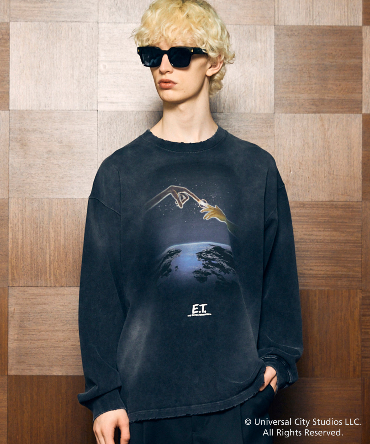 【MOVIE SERIES】「E.T.」- Finger - Prime-Over Crew Neck  Long Sleeve T-Shirt