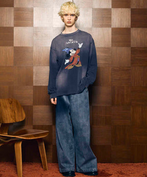 宽阔的牛仔布宽松裤子