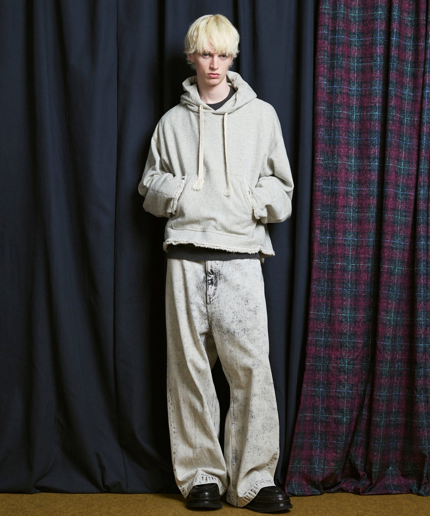 [25AW PRE-ORDER] Nuance Graphics Hand Stitching Long Sleeve TEE