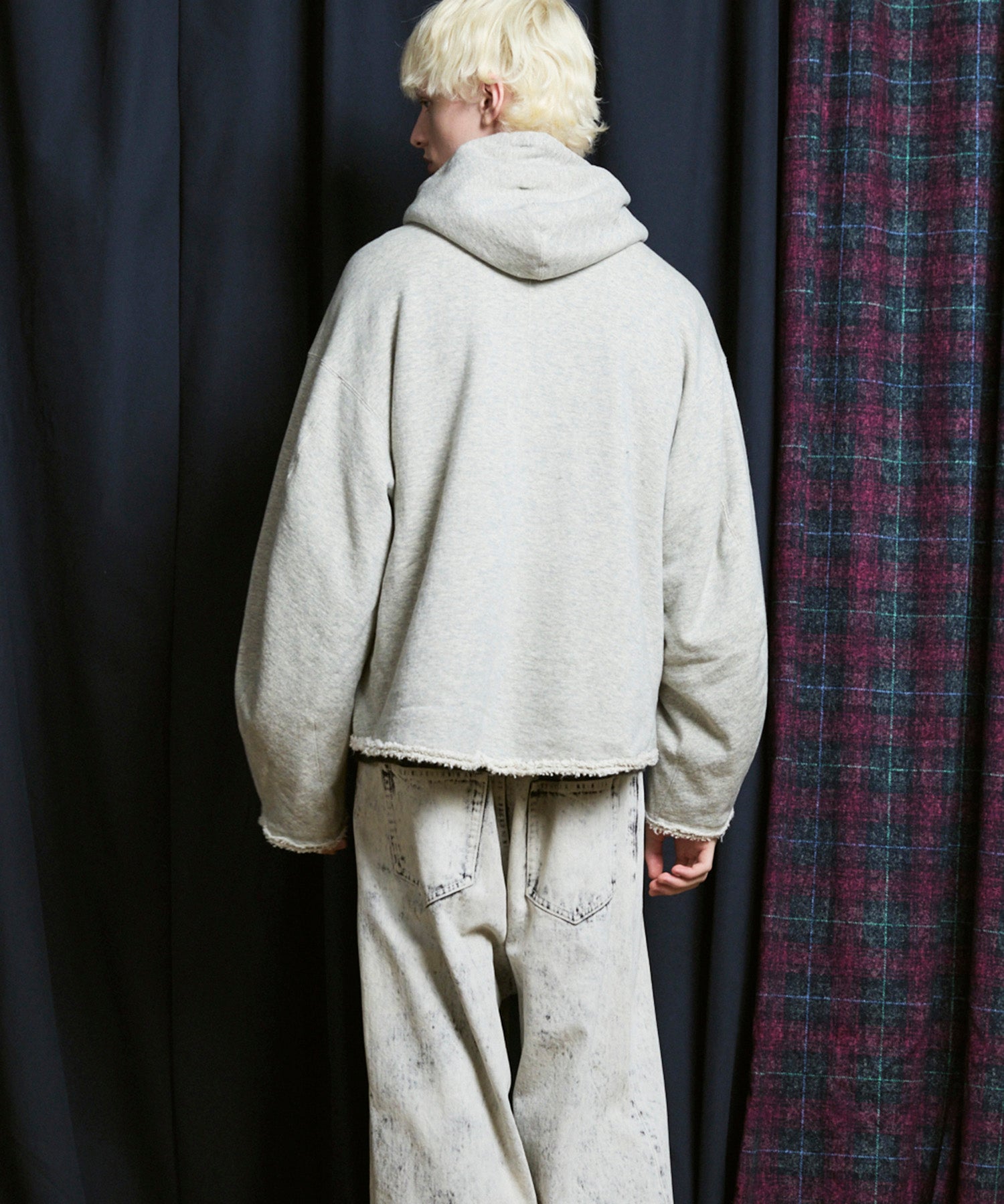 [25AW PRE-ORDER] Nuance Graphics Hand Stitching Long Sleeve TEE