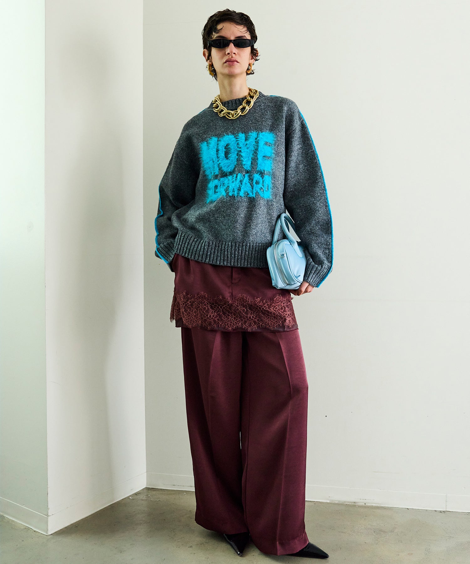 MOVE FORWARD logo knit