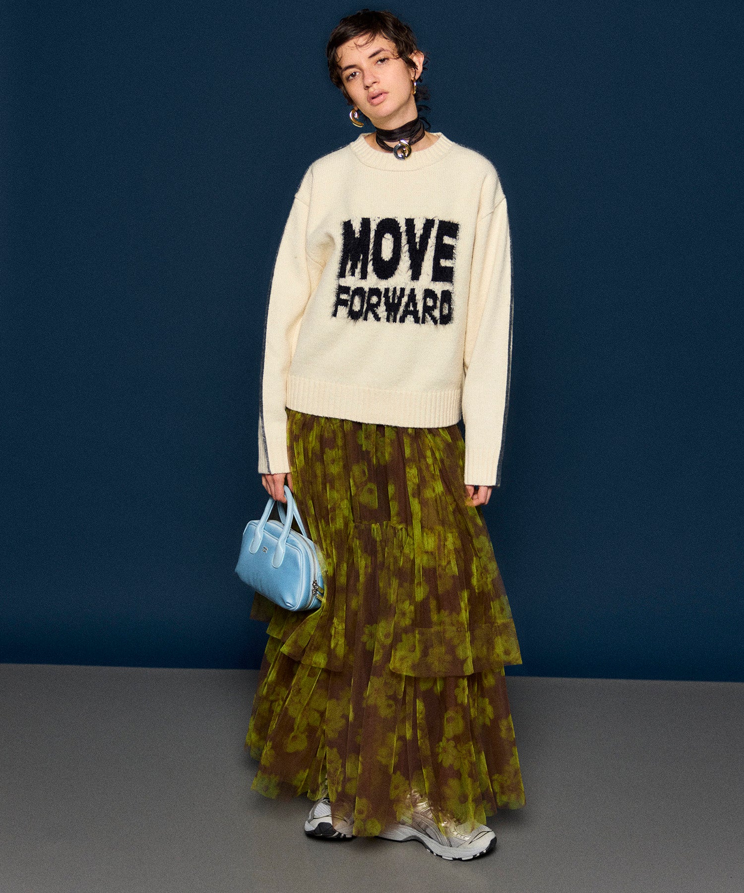 MOVE FORWARD logo knit