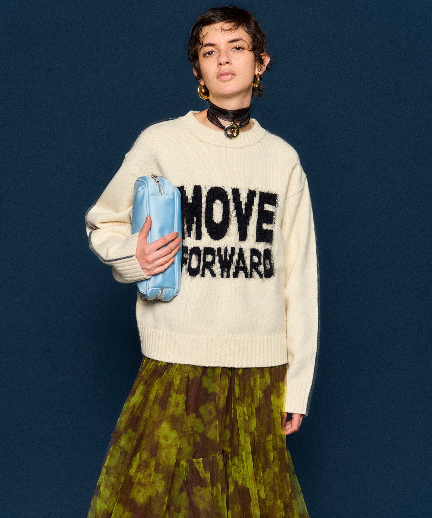 MOVE FORWARD logo knit