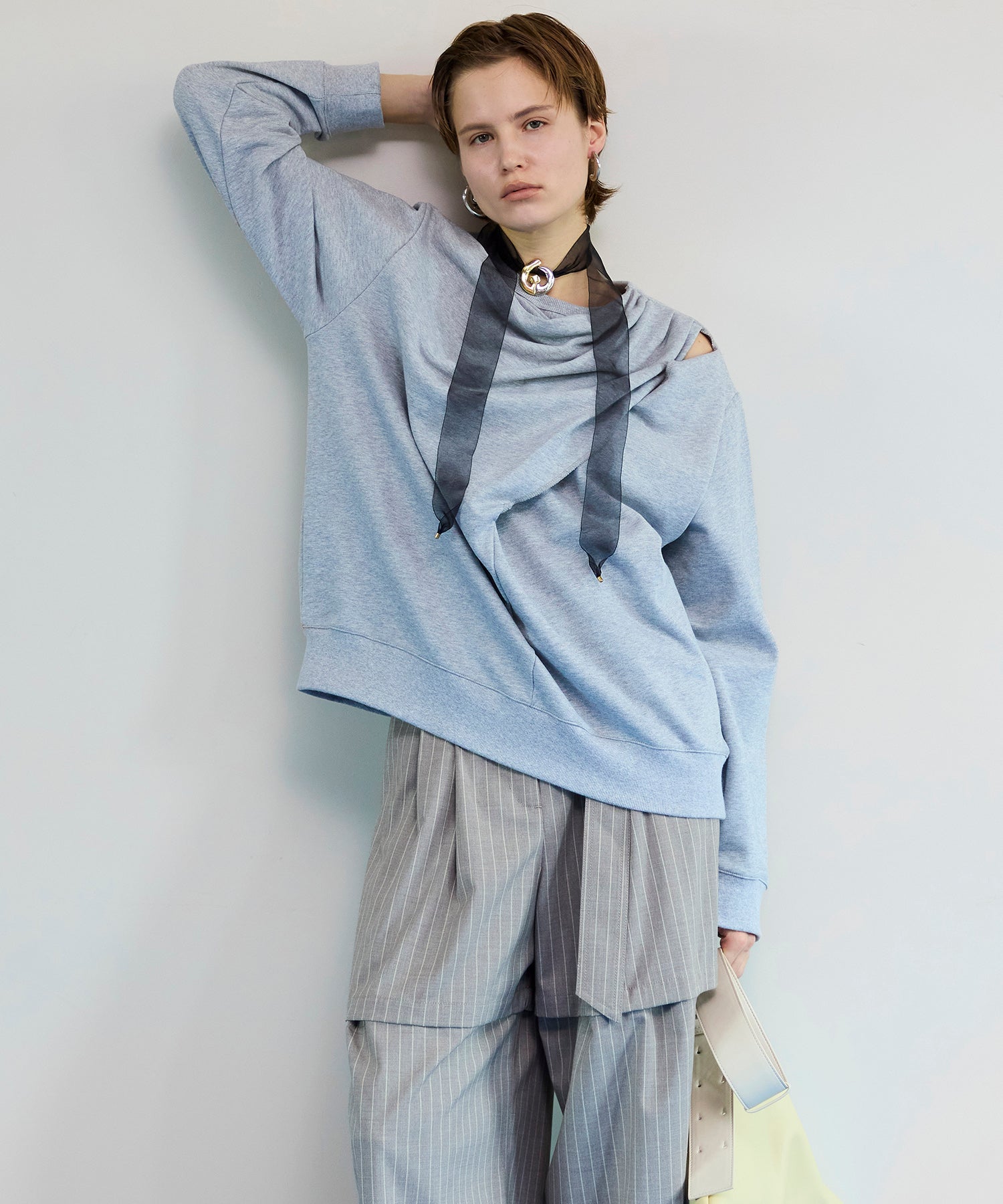 【26SPRING PRE-ORDER】Twist Cut-Off Sweat Top