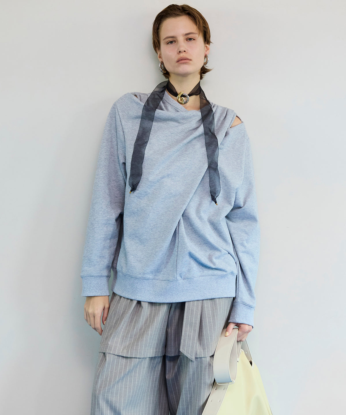 【26SPRING PRE-ORDER】Twist Cut-Off Sweat Top