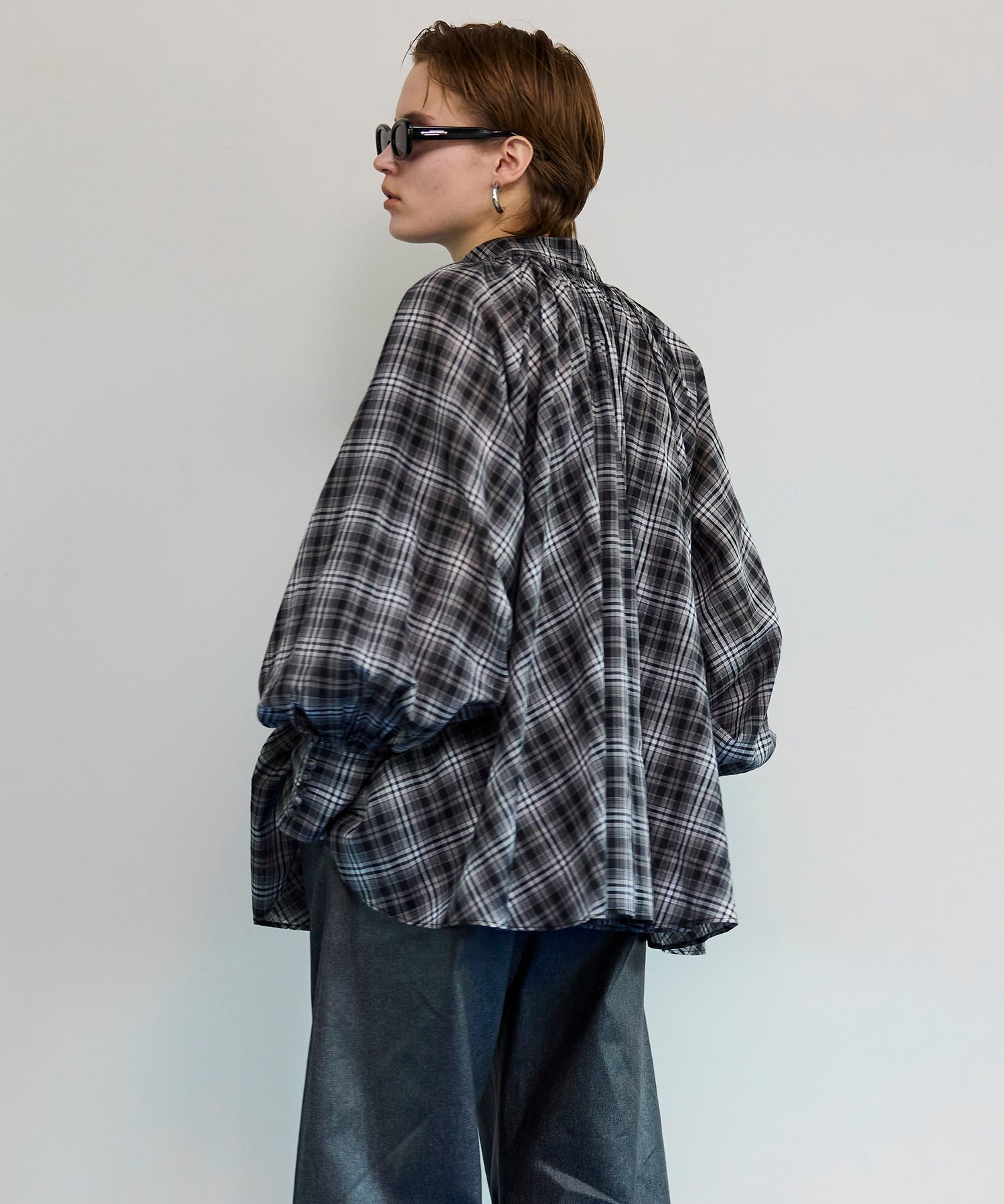 【26SPRING PRE-ORDER】V-neck voluminous blouse