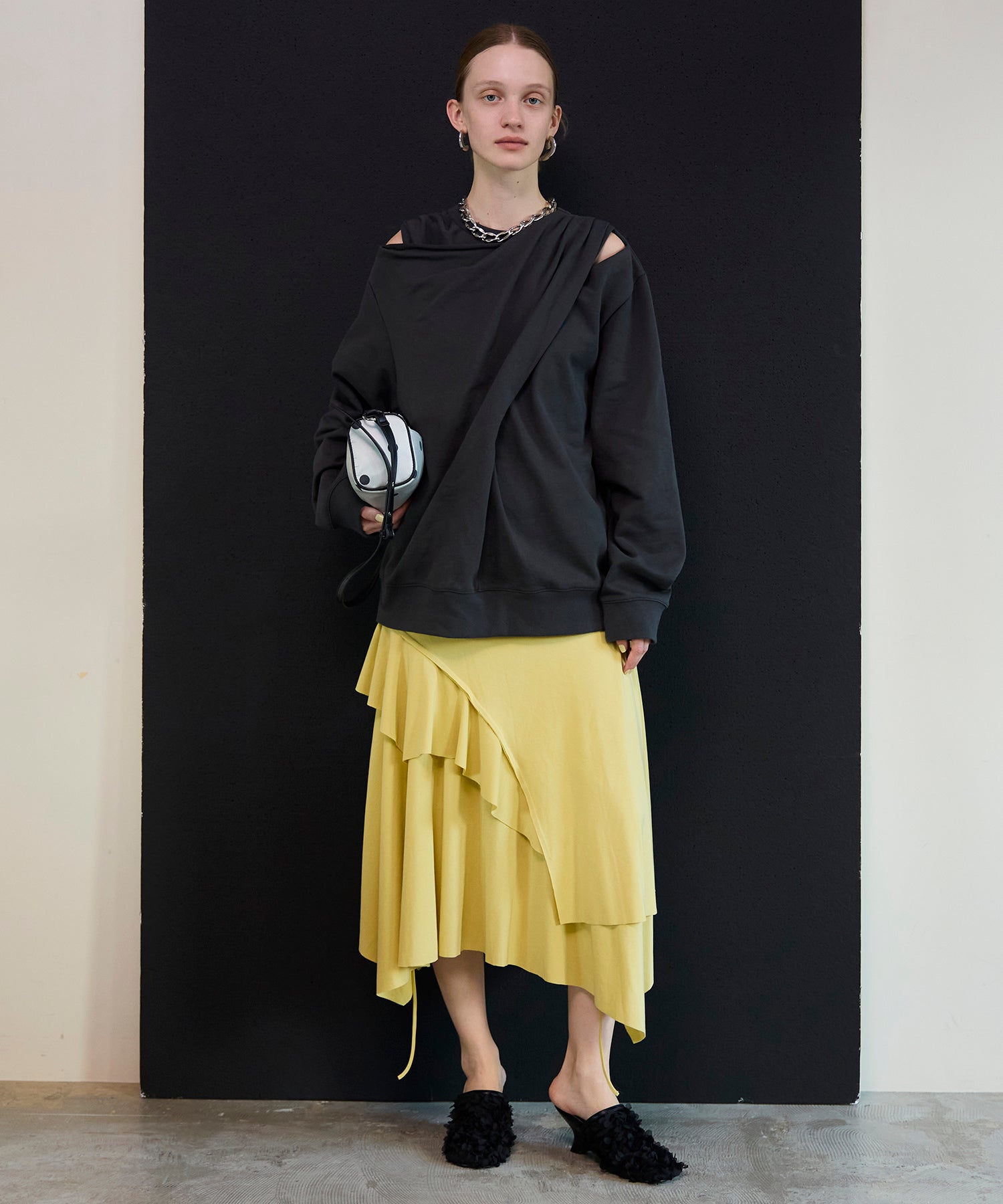 【26SPRING PRE-ORDER】Asymmetrical Flare Skirt