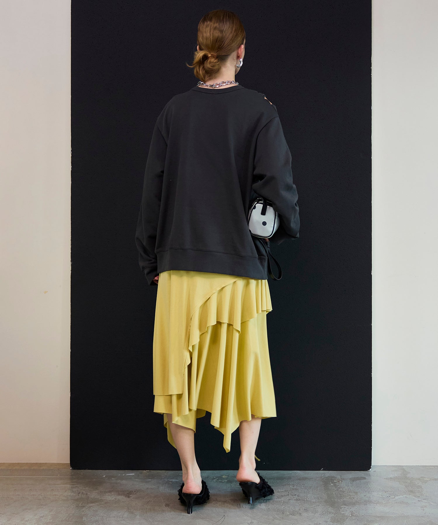 【26SPRING PRE-ORDER】Twist Cut-Off Sweat Top