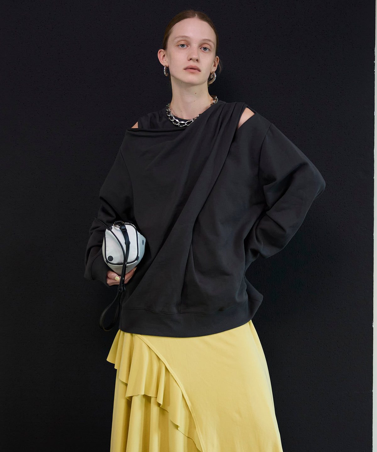 【26SPRING PRE-ORDER】Twist Cut-Off Sweat Top