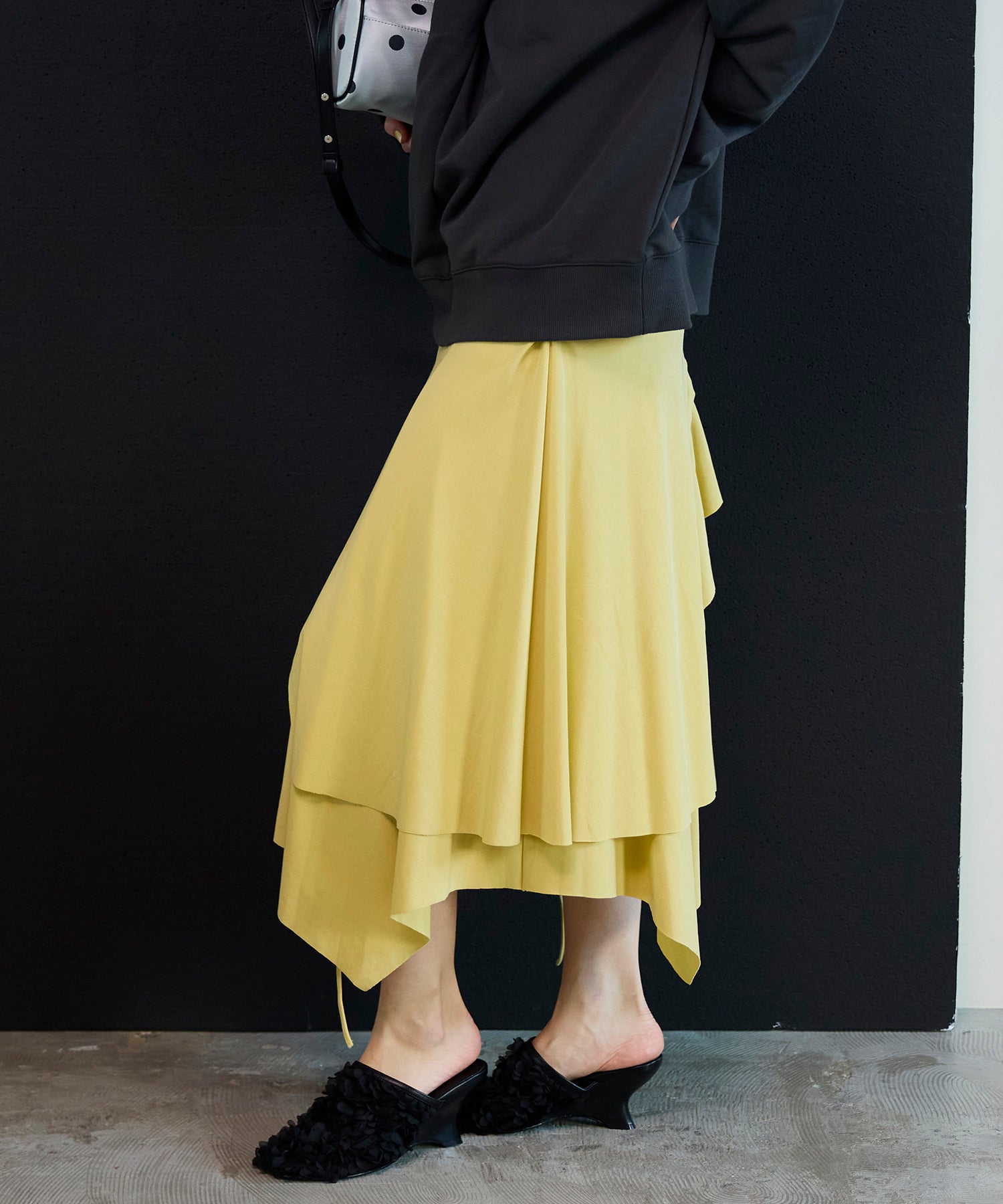 【26SPRING PRE-ORDER】Asymmetrical Flare Skirt