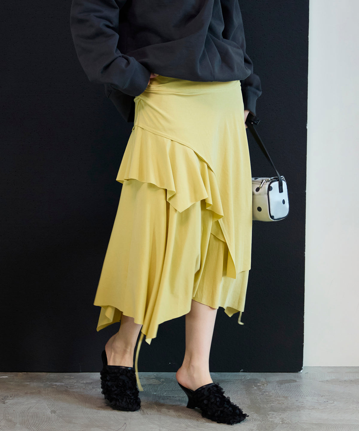 【26SPRING PRE-ORDER】Asymmetrical Flare Skirt