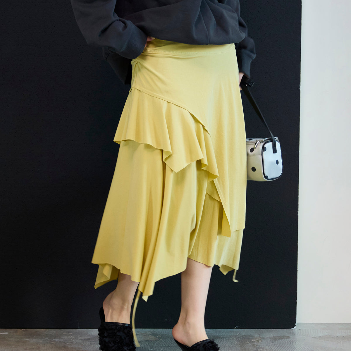 【新品】Ameri FLOCKY FLOWER TWIST SKIRT イエロー Ameri（アメリ）の「FLOCKY FLOWER TWIST SKIRT（スカート）」 - WEAR