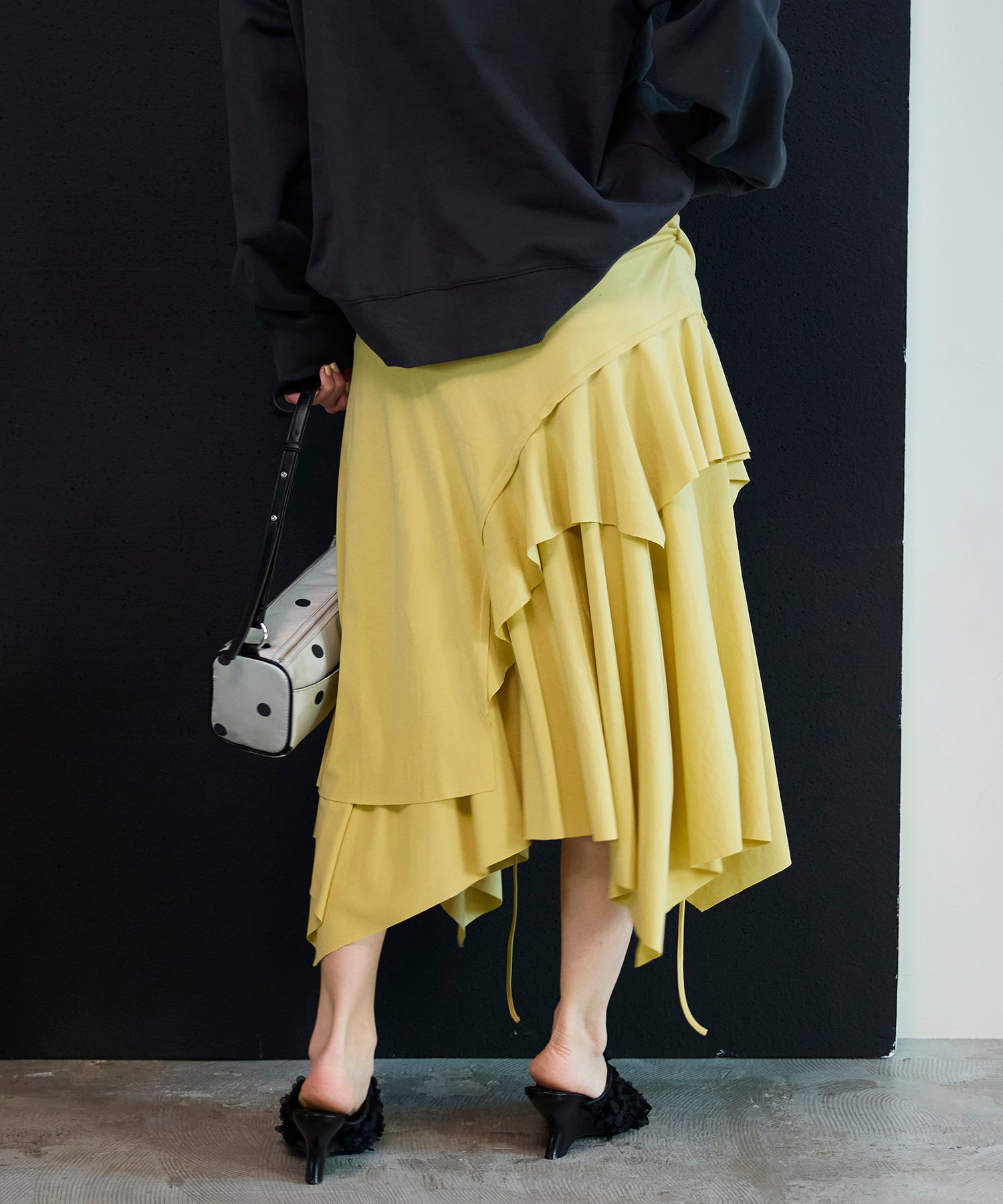 【26SPRING PRE-ORDER】Asymmetrical Flare Skirt
