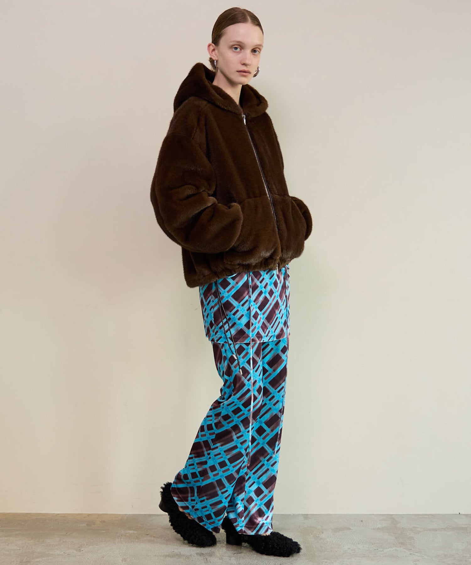 멀티 웨이 레이어링 된 격자 무늬 벨로우 바지