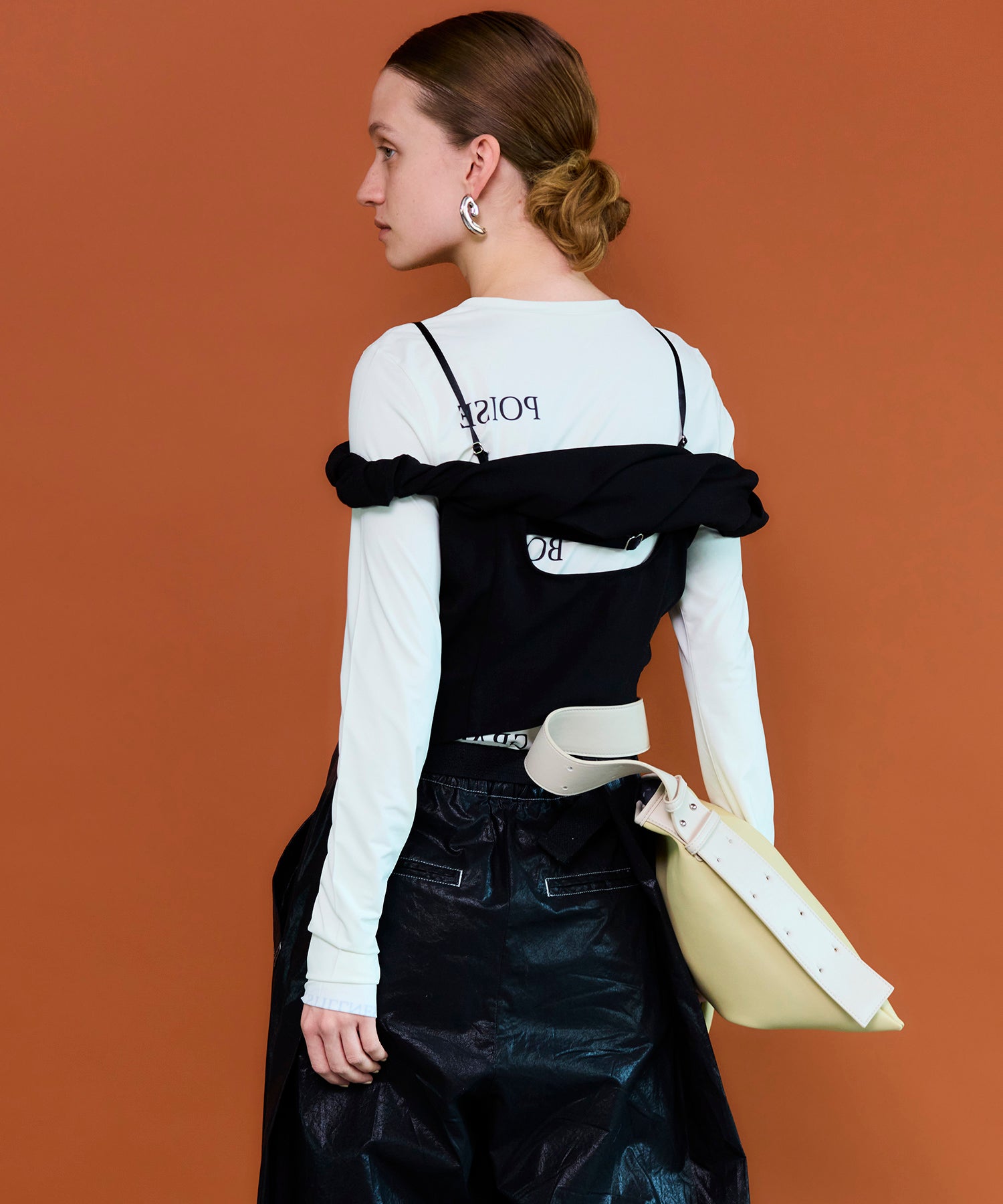 【26SPRING PRE-ORDER】Twist Off-Shoulder Blouse