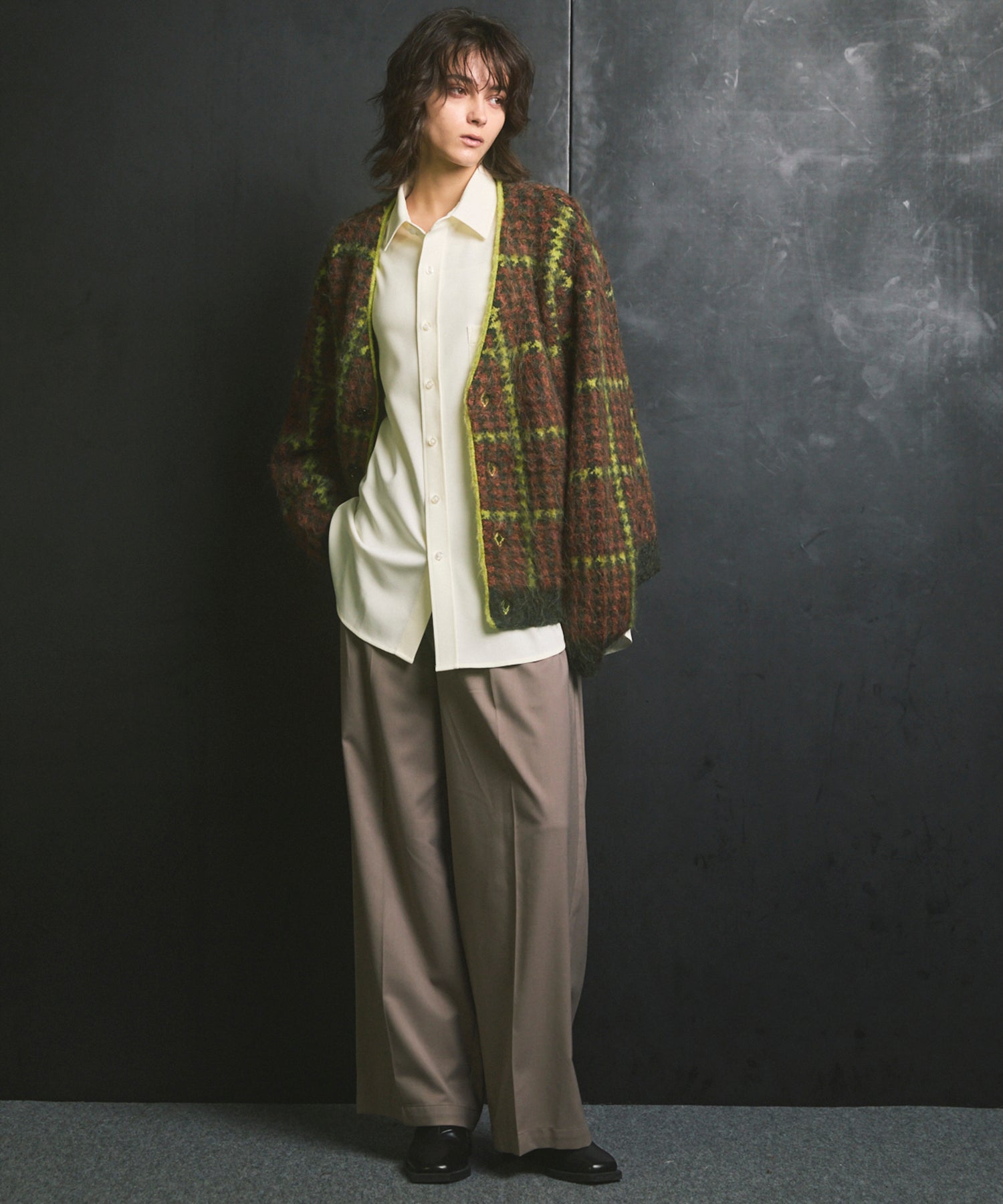 Gradation Short Length Prime-Over V-Neck Knit Pullover