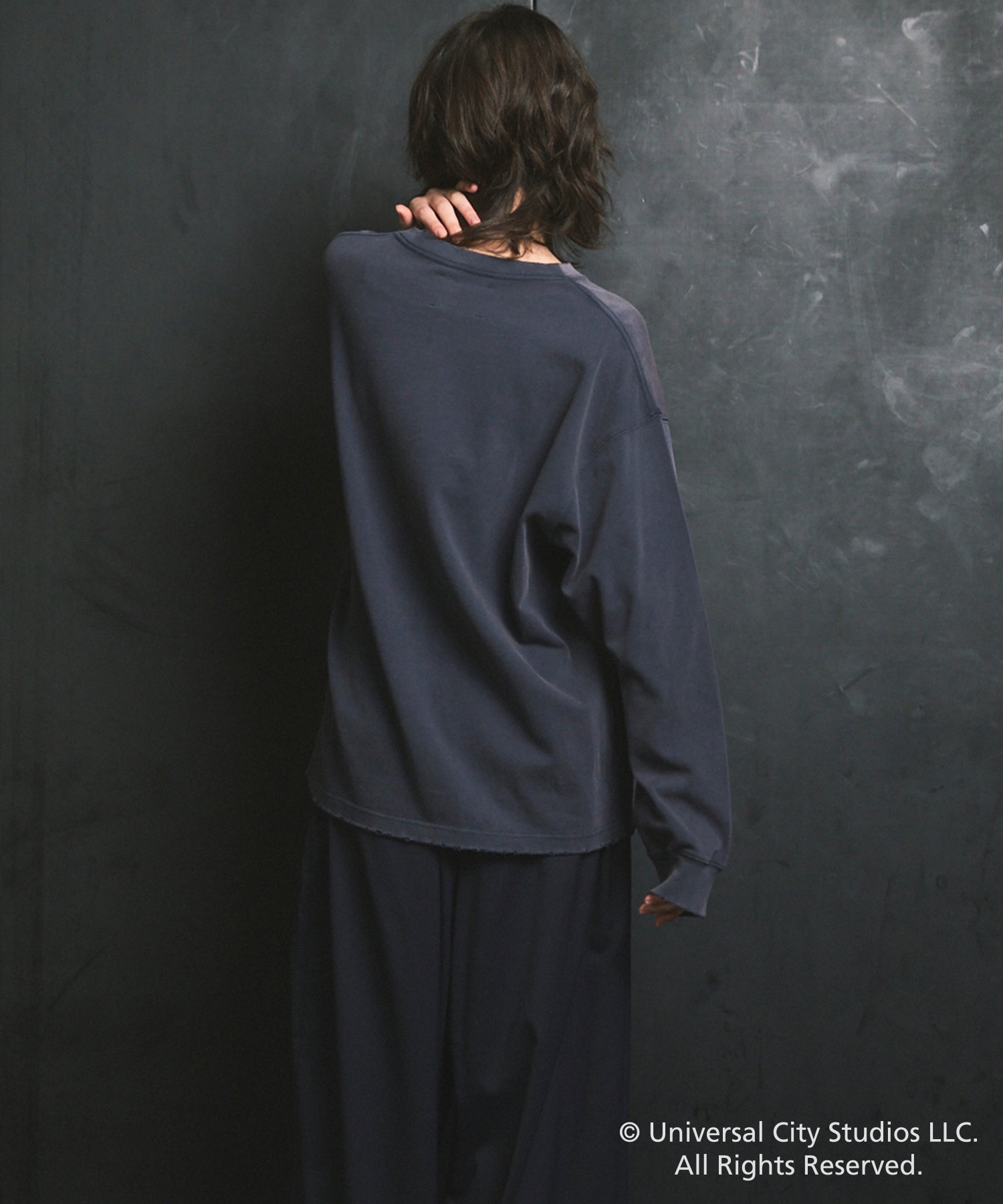 【MOVIE SERIES】「E.T.」- Finger - Prime-Over Crew Neck  Long Sleeve T-Shirt