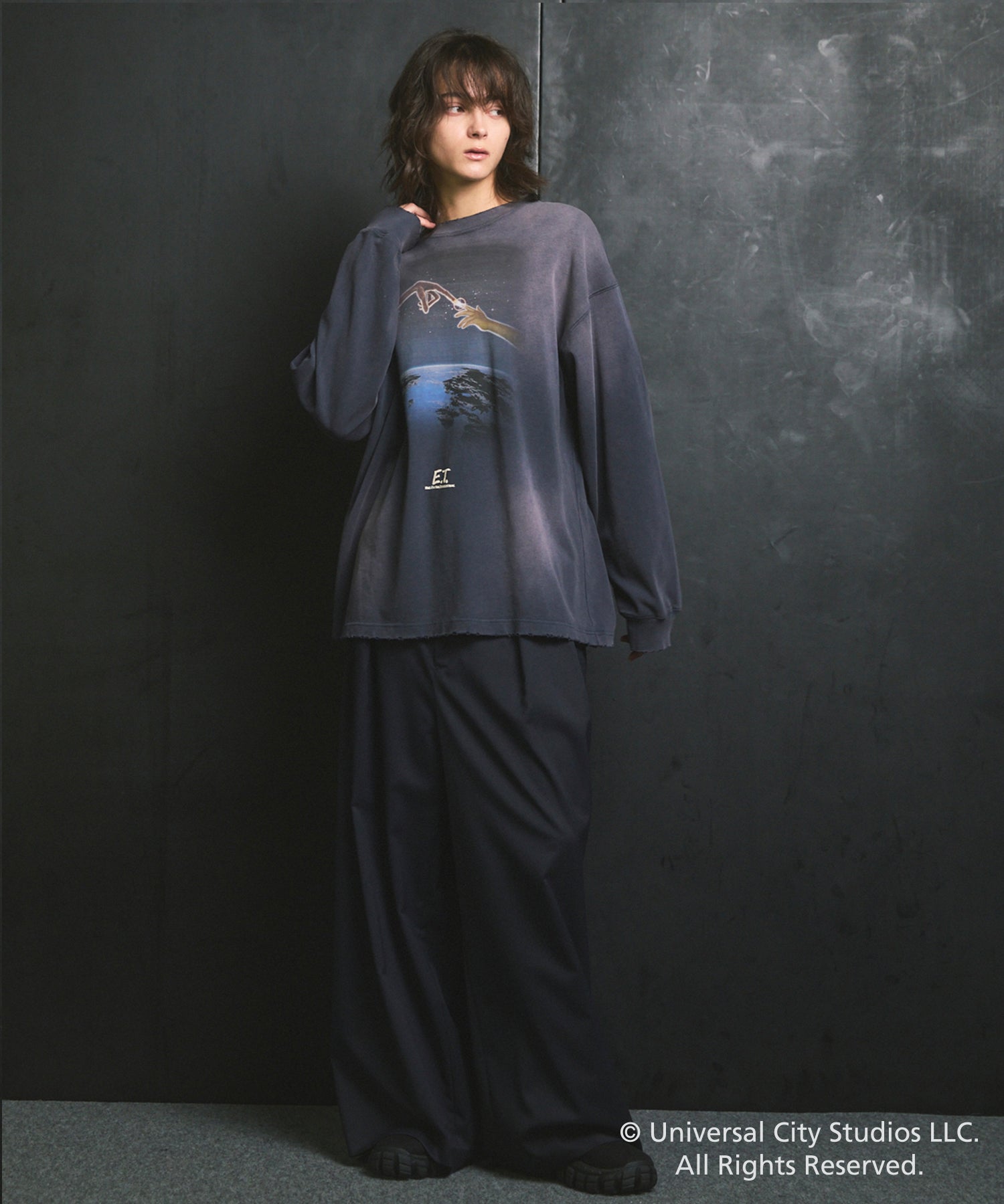 【MOVIE SERIES】「E.T.」- Finger - Prime-Over Crew Neck  Long Sleeve T-Shirt