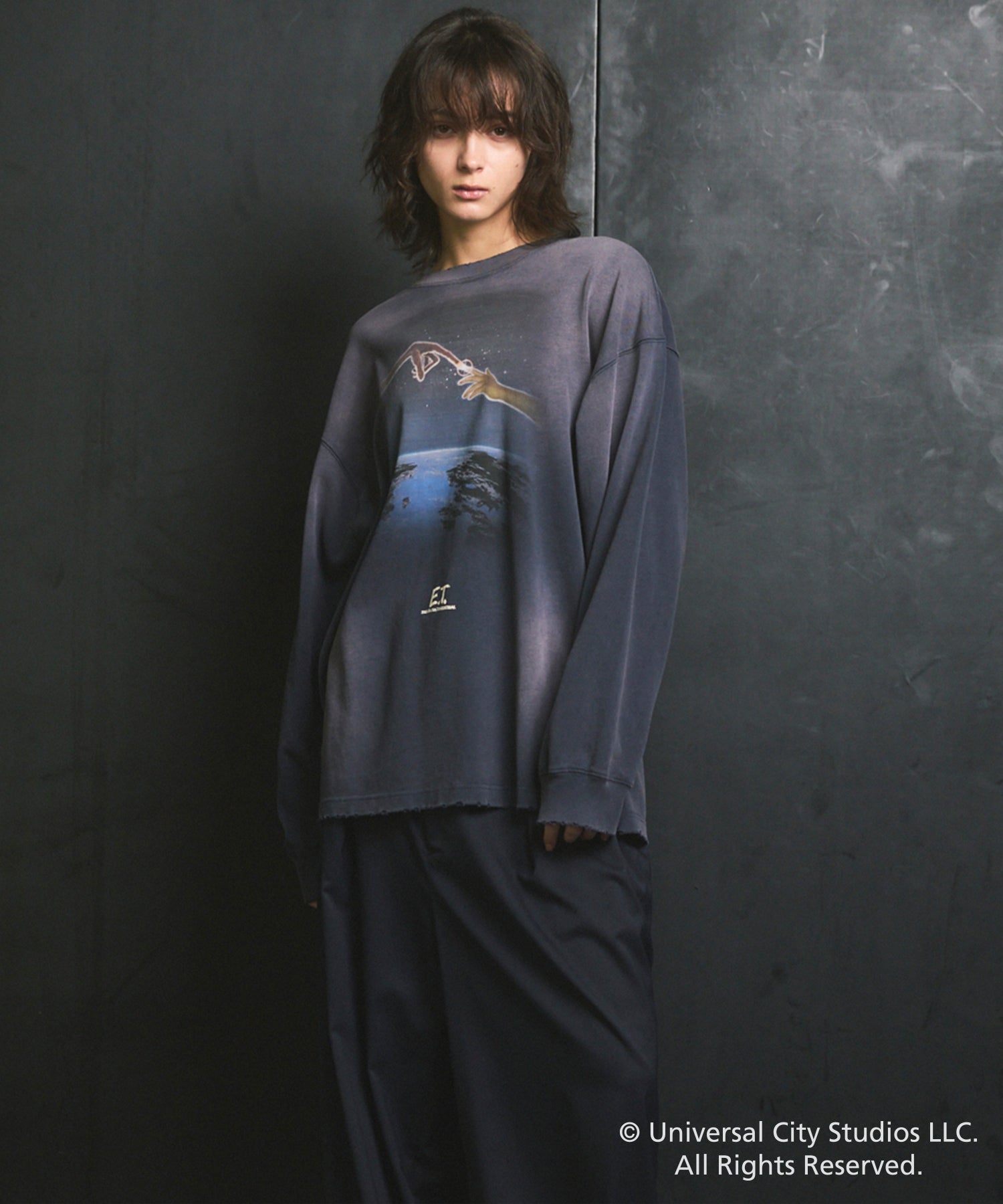 【MOVIE SERIES】「E.T.」- Finger - Prime-Over Crew Neck  Long Sleeve T-Shirt