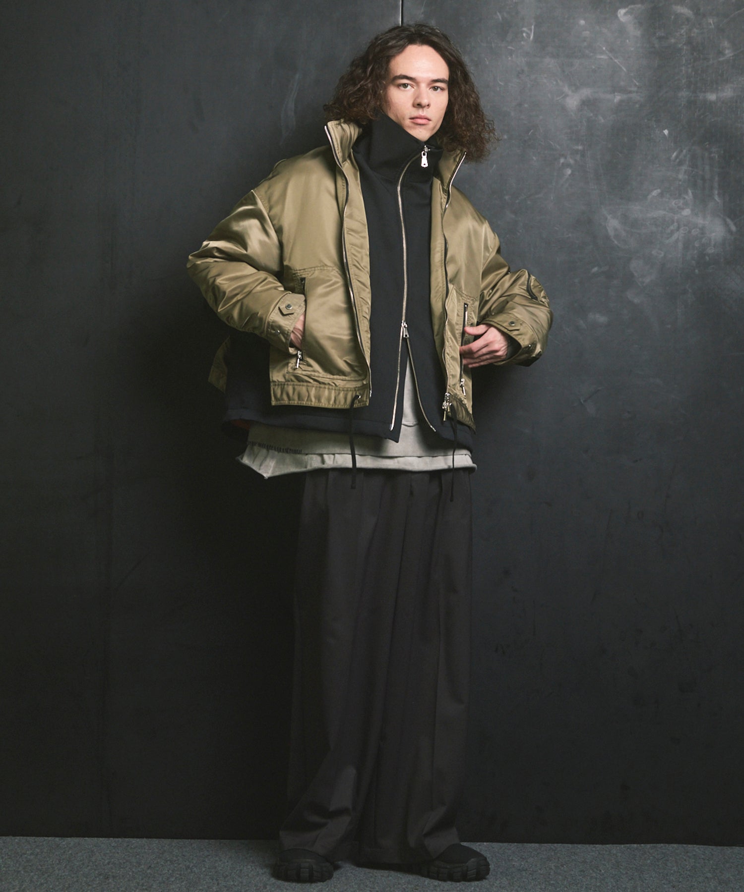 重量重量汗水绣花损伤超染色船员脖子套头衫