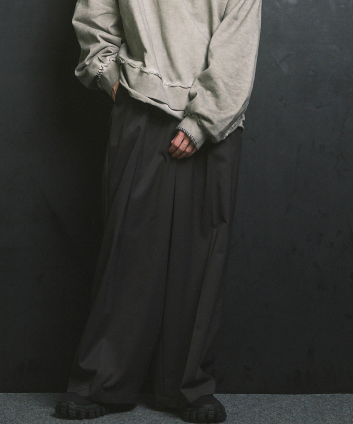Wool Mix Smooth Continuous Tow-Tuck Wide Pants