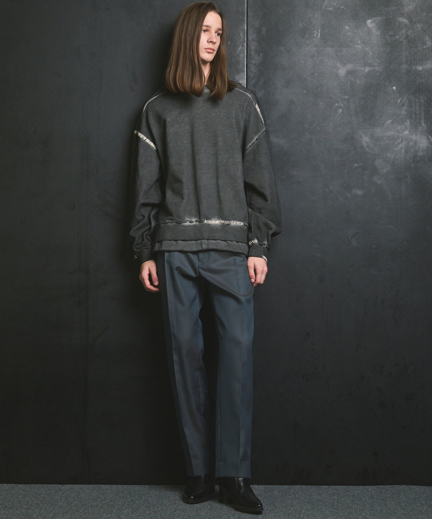 重量重量汗水绣花损伤超染色船员脖子套头衫