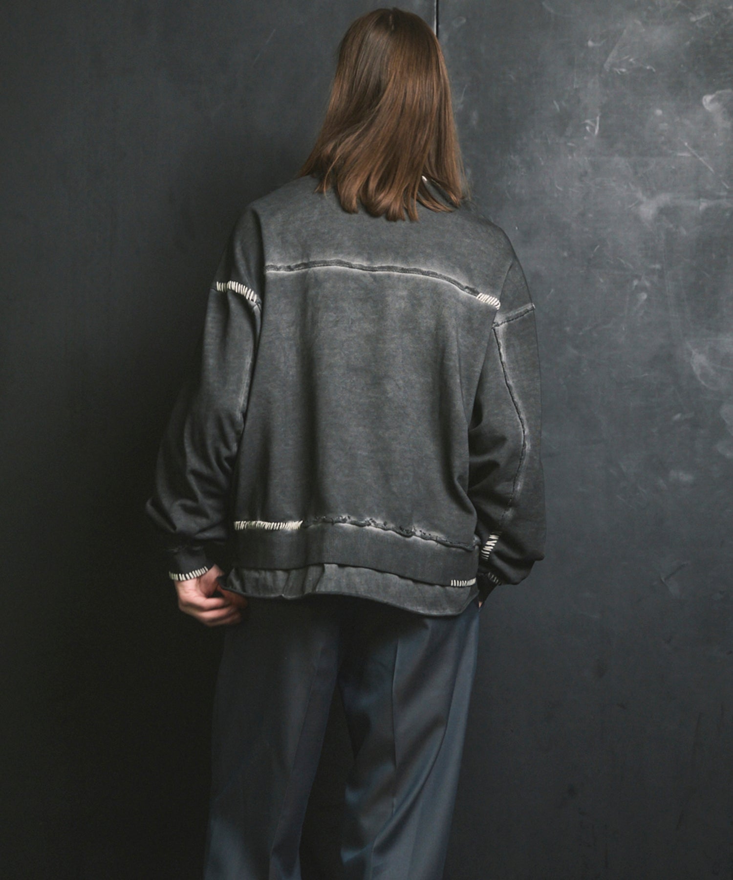 重量重量汗水绣花损伤超染色船员脖子套头衫