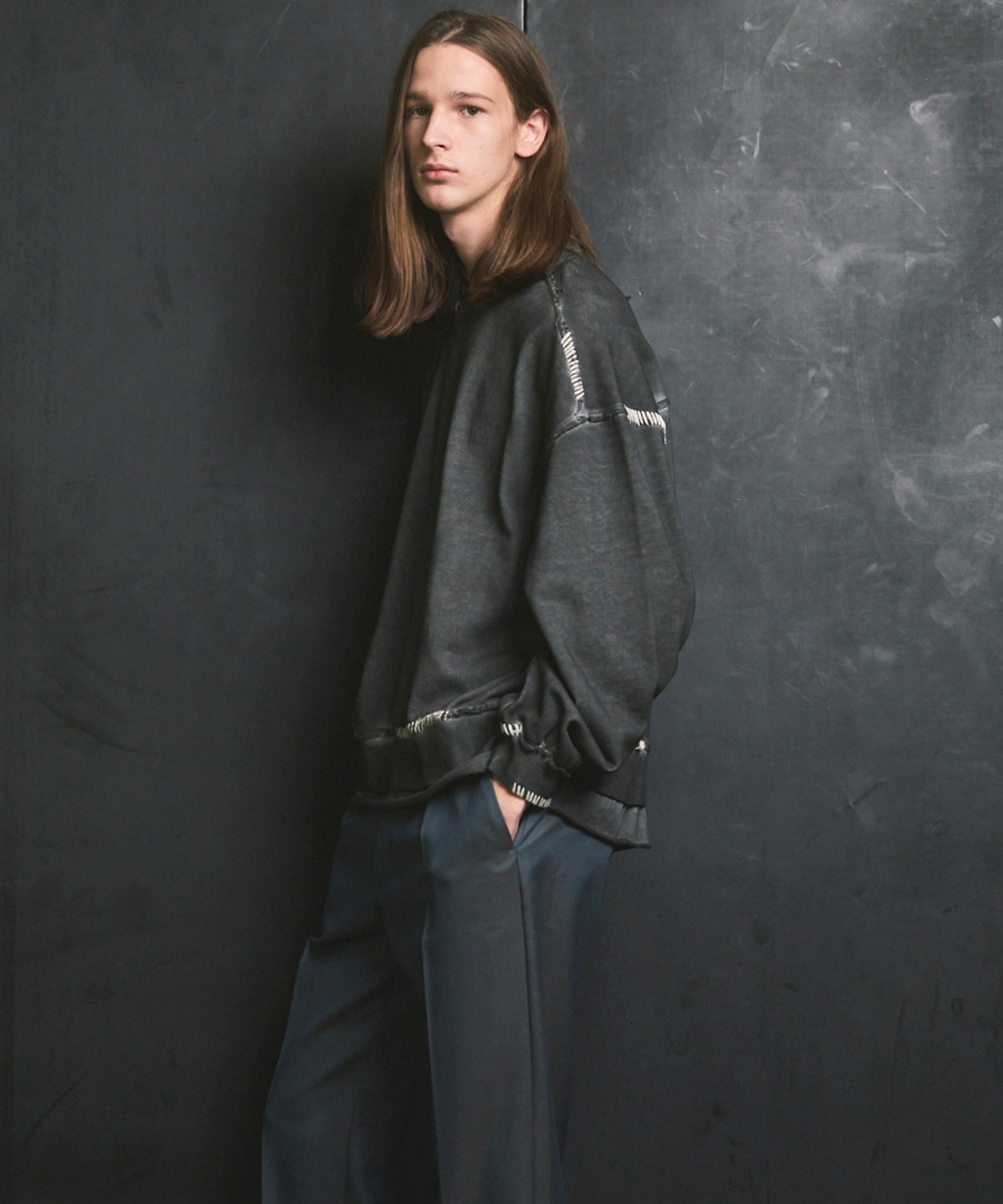 重量重量汗水绣花损伤超染色船员脖子套头衫