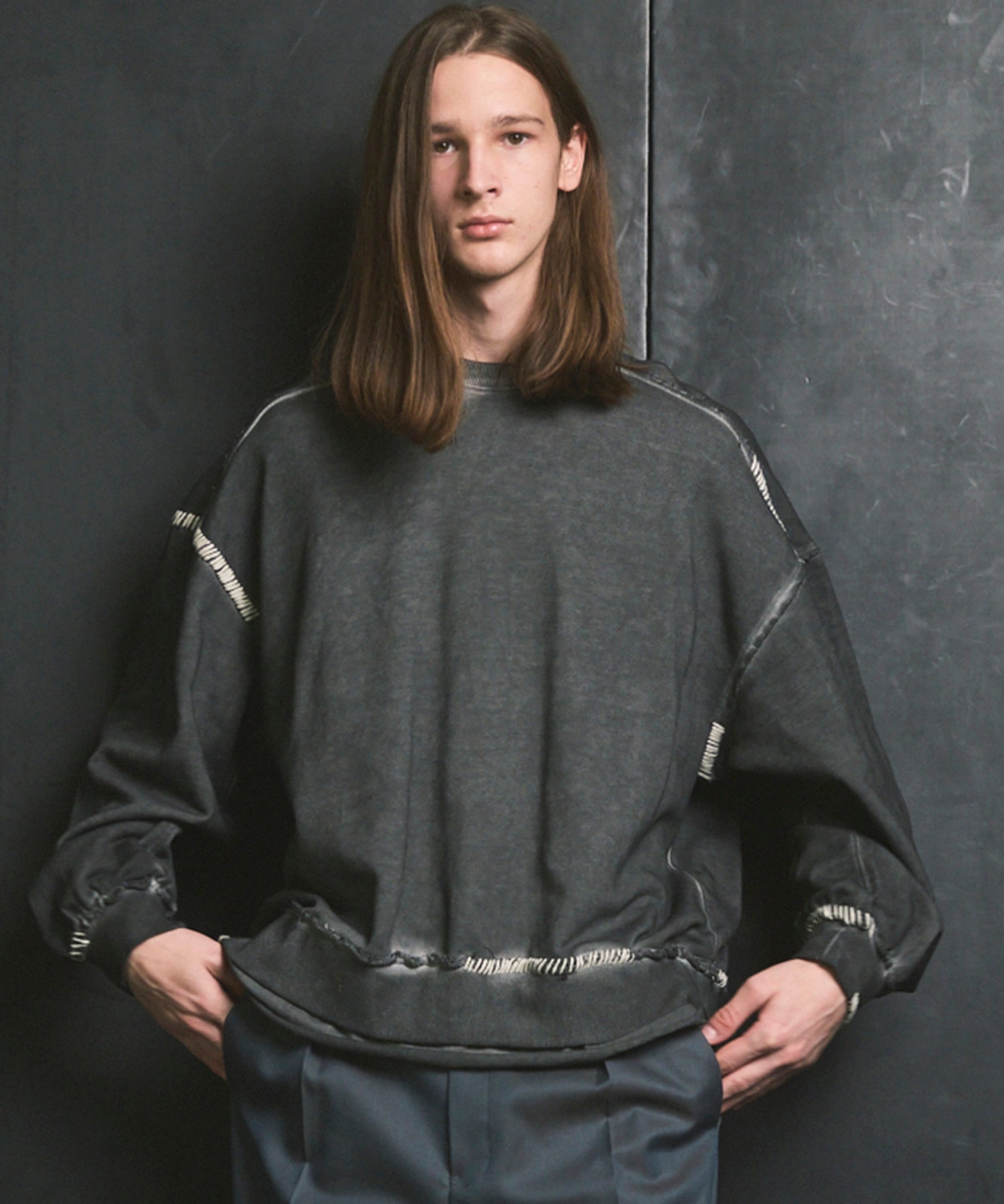 重量重量汗水绣花损伤超染色船员脖子套头衫