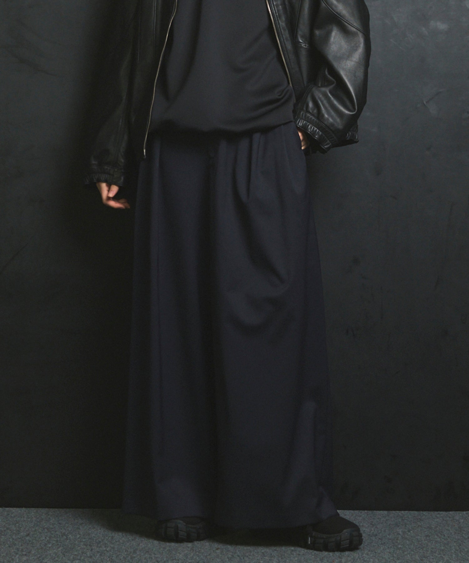 羊毛混合光滑的宽宽松裤子