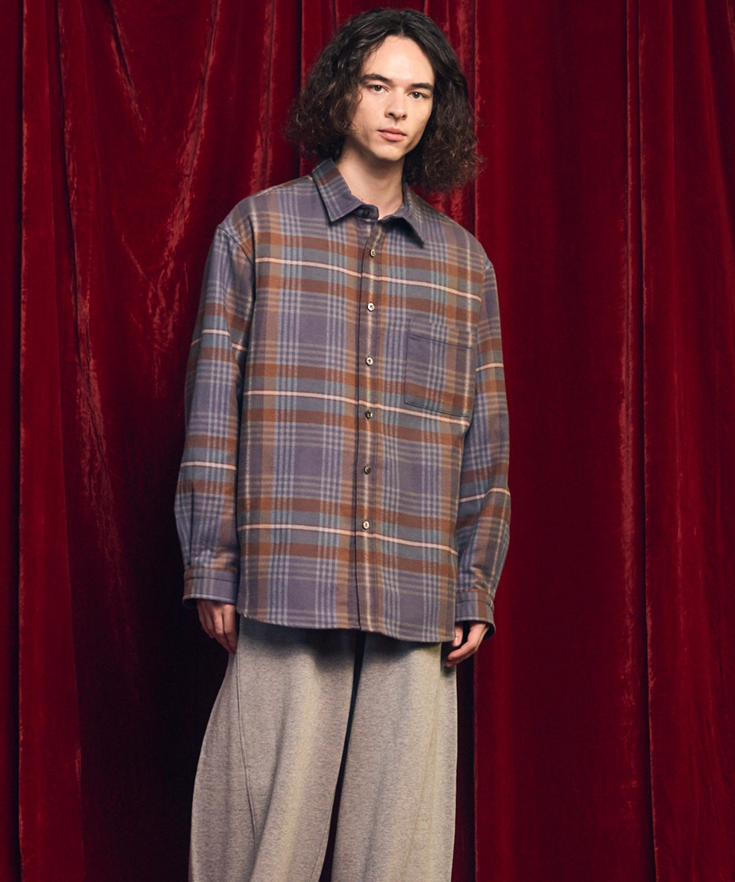 [意大利死库织物]原始的常规领绒布衬衫