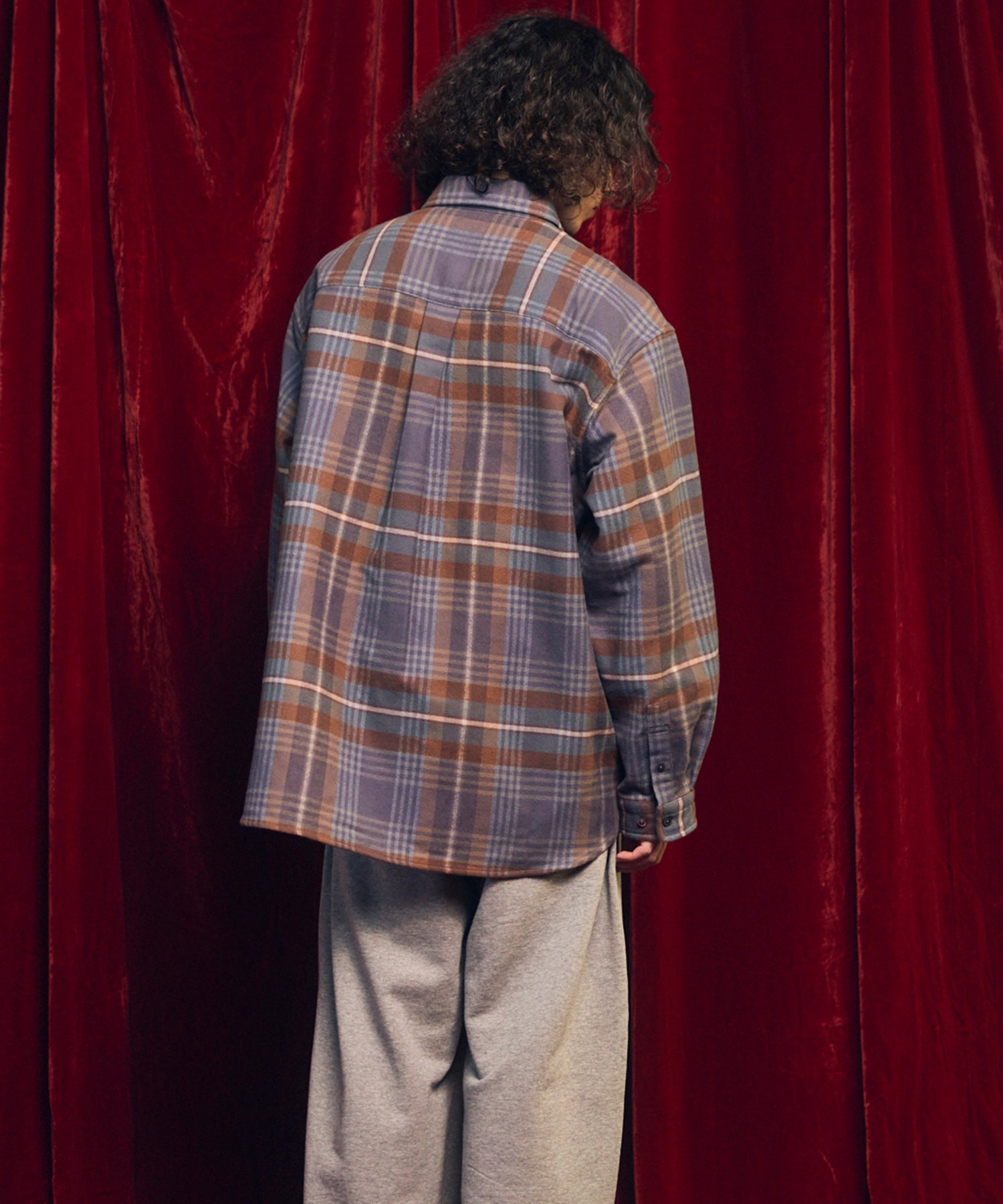 [意大利死库织物]原始的常规领绒布衬衫