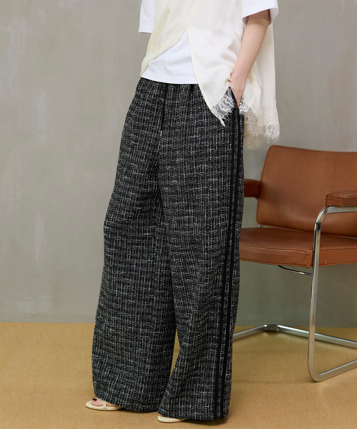 【26SPRING PRE-ORDER】Side-Lined Tweed Easy Pants