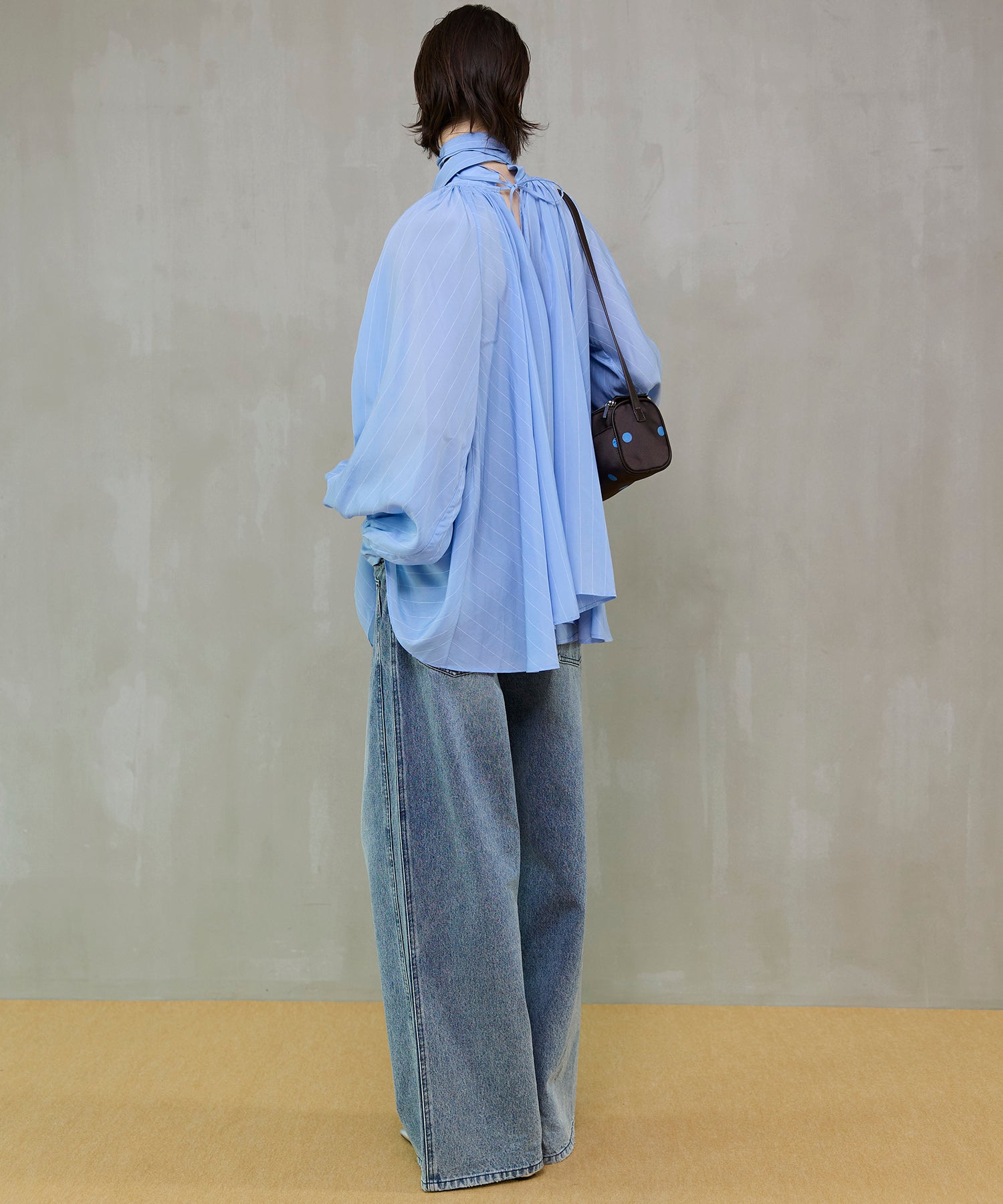 【26SPRING PRE-ORDER】V-neck voluminous blouse