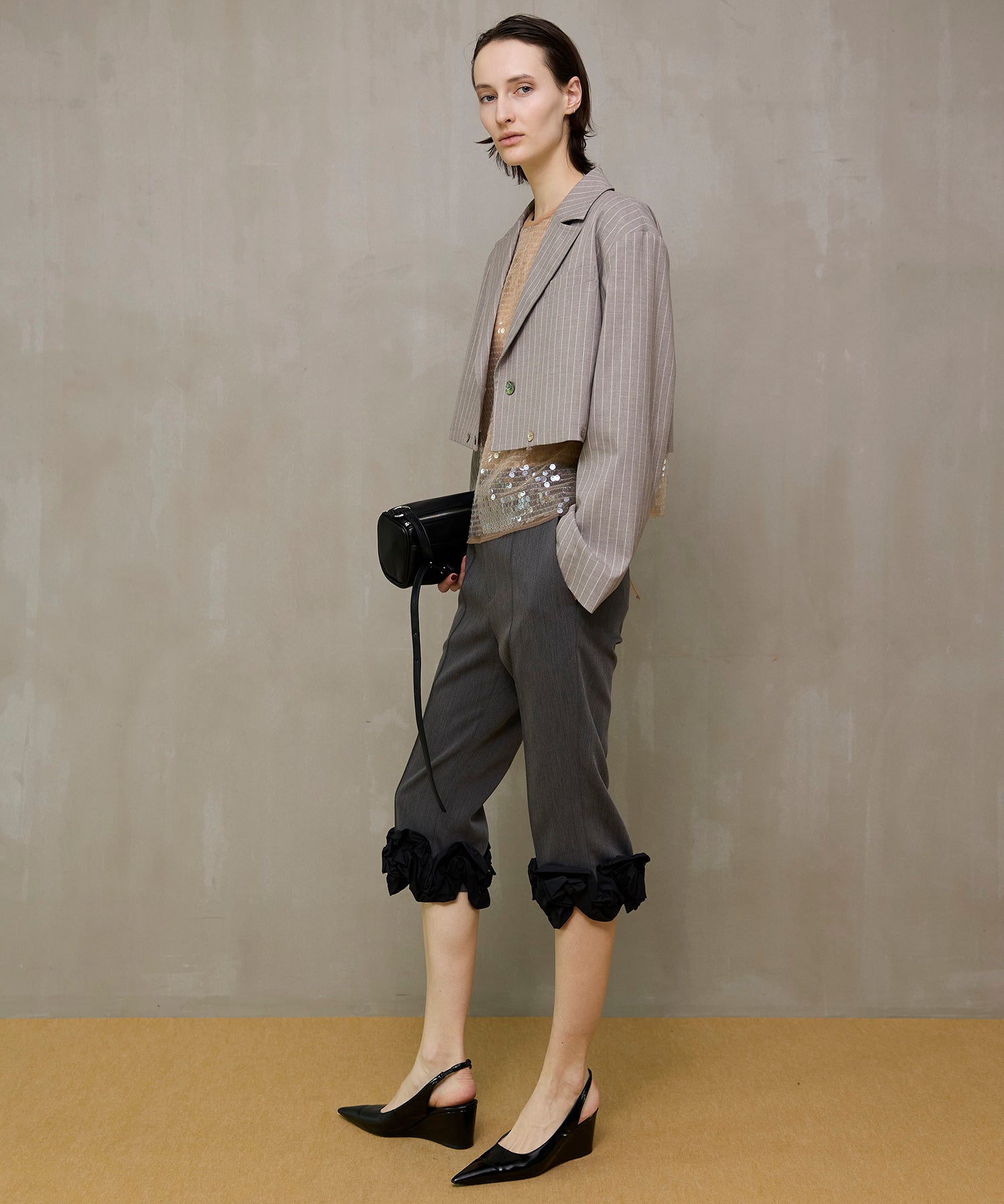 【26SPRING PRE-ORDER】Flower Hem Capri Pants