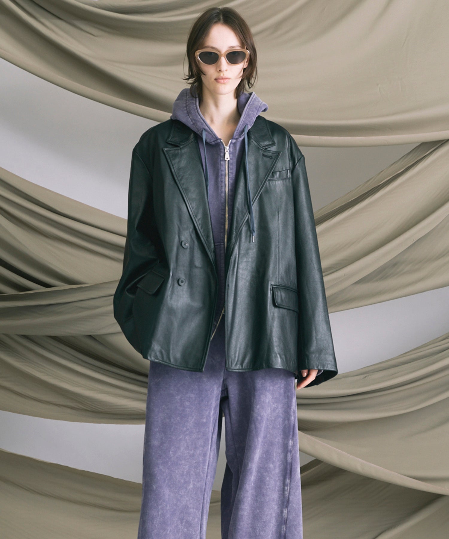 [25AW 사전 주문] 양 가죽은 정점에 정착 된 라펠 반 더블 테일러드 재킷