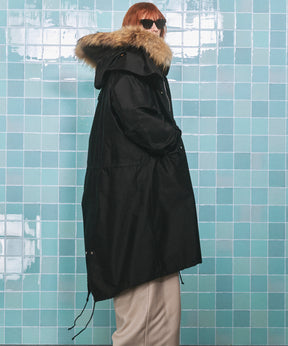 MA-1 비행 재킷과 결합 된 주요 M-65 모드 코트